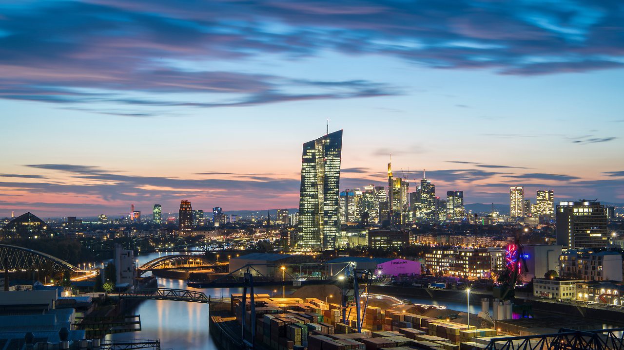 FMF nhận định sẽ có tới 10.000 việc làm được chuyển từ Londond sang Frankfurt trước thềm Brexit và dự báo xu hướng này sẽ tiếp tục tới năm 2024. 