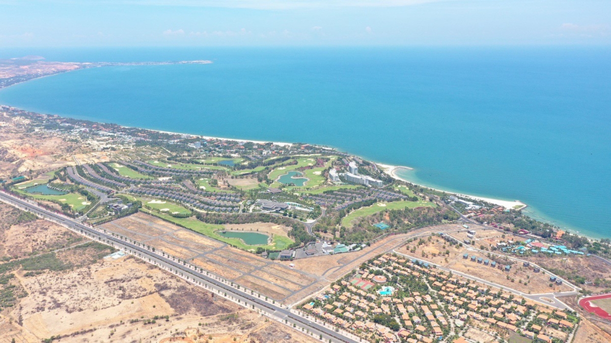 Các nhà đầu tư nên lựa chọ các dự án quanh biển Đồi Dương hoặc bãi tắm Ông Địa.