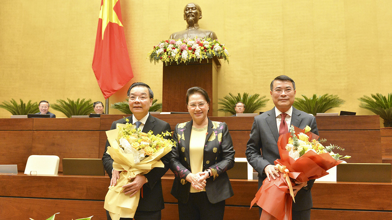 Chủ tịch Quốc hội Nguyễn Thị Kim Ngân tin tưởng ông Chu Ngọc Anh và ông Lê Minh Hưng sẽ tiếp tục phấn đấu hoàn thành tốt nhiệm vụ mới được phân công - Ảnh: Quochoi.vn