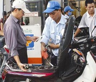 Theo con số thống kê chưa đầy đủ, lực lượng quản lý thị trường trong 8 tháng đầu năm 2008 đã kiểm tra, xử phạt 229 vụ vi phạm về bán sai giá niêm yết. Số tiền xử phạt là gần 1,4 tỷ đồng.