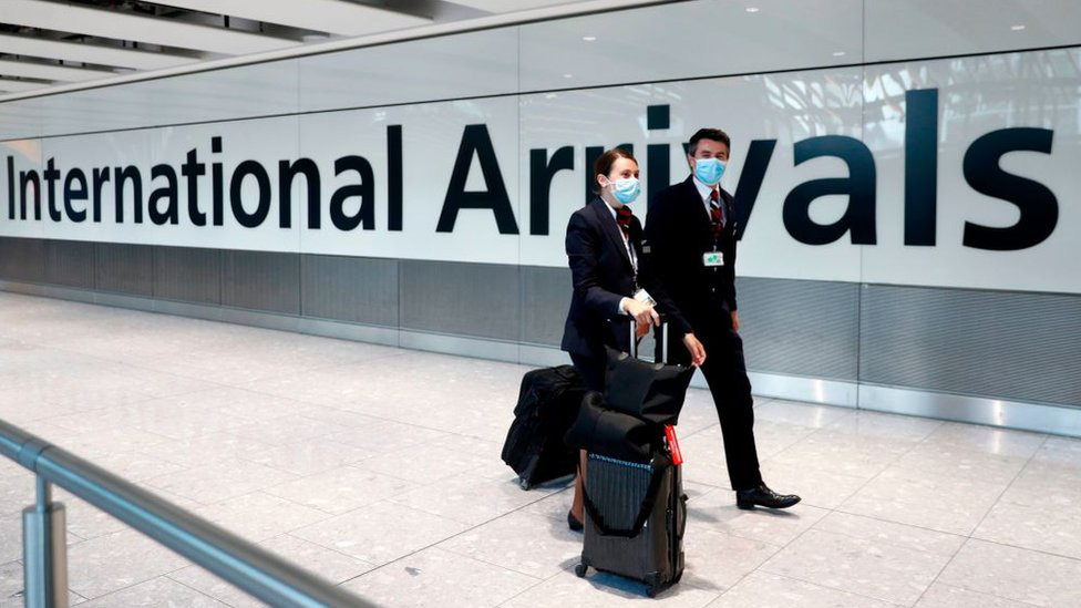Phi công của hãn hàng không British Airways tại sân bay Heathrow, London (Anh) - Ảnh: BBC