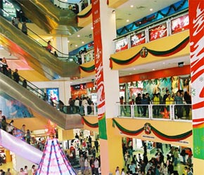 Bên trong Trung tâm Thương mại Vincom.