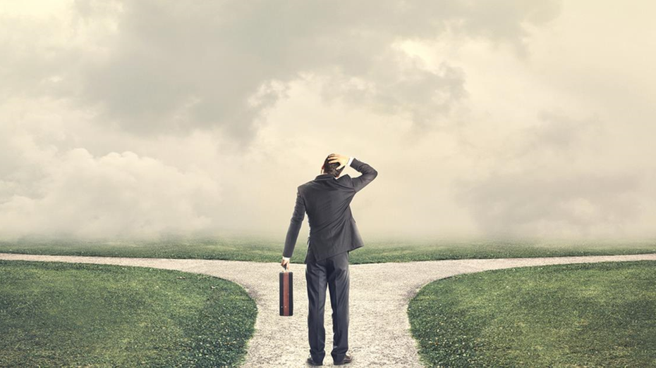 "Hoặc", có nghĩa ứng viên đảm bảo được một trong những điều kiện song song. 

"Và", quy định đã trở nên chặt chẽ hơn khi ứng viên phải đảm bảo đồng thời các điều kiện đó."Hoặc", có nghĩa ứng viên đảm bảo được một trong những điều kiện song song. "Và", quy định đã trở nên chặt chẽ hơn khi ứng viên phải đảm bảo đồng thời các điều kiện đó.