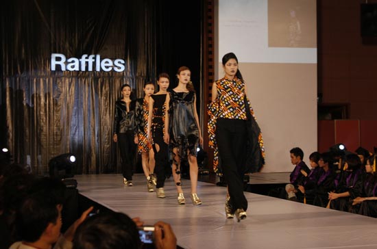 Lễ tốt nghiệp có sự góp mặt của các nhà tài trợ, các tập đoàn đa quốc gia và các công ty lớn trong nước là đối tác liên kết nhận sinh viên Raffles thực tập và làm việc sau khi ra trường như Citi Bank, VP Bank, HaproTic…