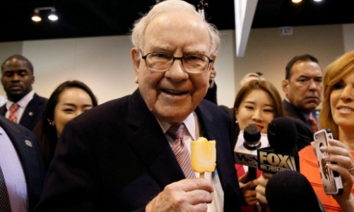 Điều hành đế chế đầu tư 40 năm, Warren Buffett nhận lương bao nhiêu?