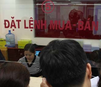 Kết quả cuộc khảo sát trực tuyến tiến hành một tháng qua cho thấy phần lớn ý kiến tham gia đều cho rằng nới biên độ dao động giá chứng khoán là sự điều chỉnh hợp lý thời điểm này.