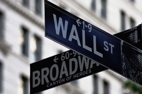 Tính chung cả tuần, chỉ số công nghiệp Dow Jones tăng 2,4%, chỉ số S&P 500 tiến 2% và chỉ số Nasdaq vọt 2,8%.