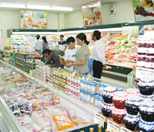 Theo nhận định của đại diện các siêu thị lớn tại Hà Nội, giá cả các mặt hàng tới đây nếu có tăng cũng chỉ tăng rất nhẹ.