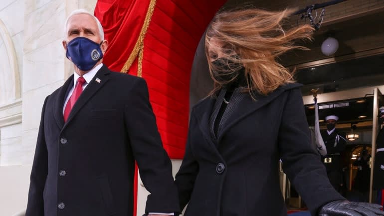 Phó tổng thống Mike Pence và phu nhân - Ảnh: AP