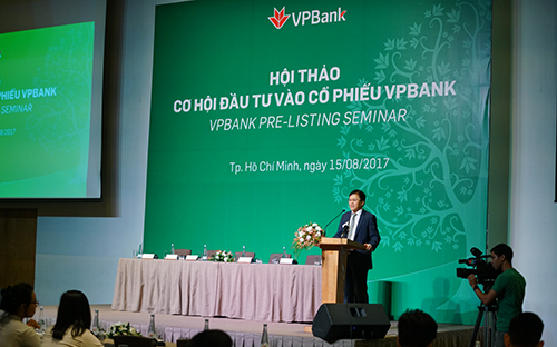 Vào ngày 17/8 tới đây, VPBank cũng sẽ chính thức niêm yết cổ phiếu trên 
sàn chứng khoán HOSE, với mức giá tham chiếu là 39.000 đồng/cổ phiếu.