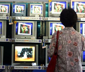 Sẽ sớm có thông tư hướng dẫn về nhập khẩu và phân phối theo cam kết WTO - Ảnh: Việt Tuấn.