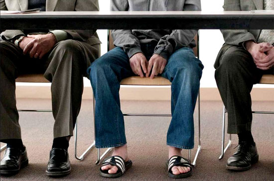 CEO Facebook, Mark Zuckerberg (giữa) thường được bắt gặp với trang phục bình dân.