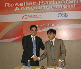 Lễ ký kết hợp tác giữa Alibaba.com với OSB - Ảnh: M.Chung.