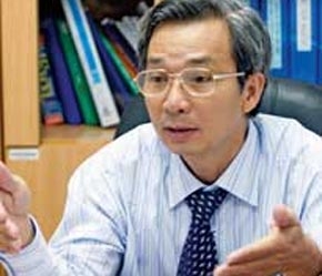 "Nếu cho rằng hệ thống pháp luật là rắc rối và nhiêu khê chẳng khác gì nói hệ thống biển báo, tín hiệu giao thông, đèn xanh đèn đỏ là làm khó cho người đi đường!".