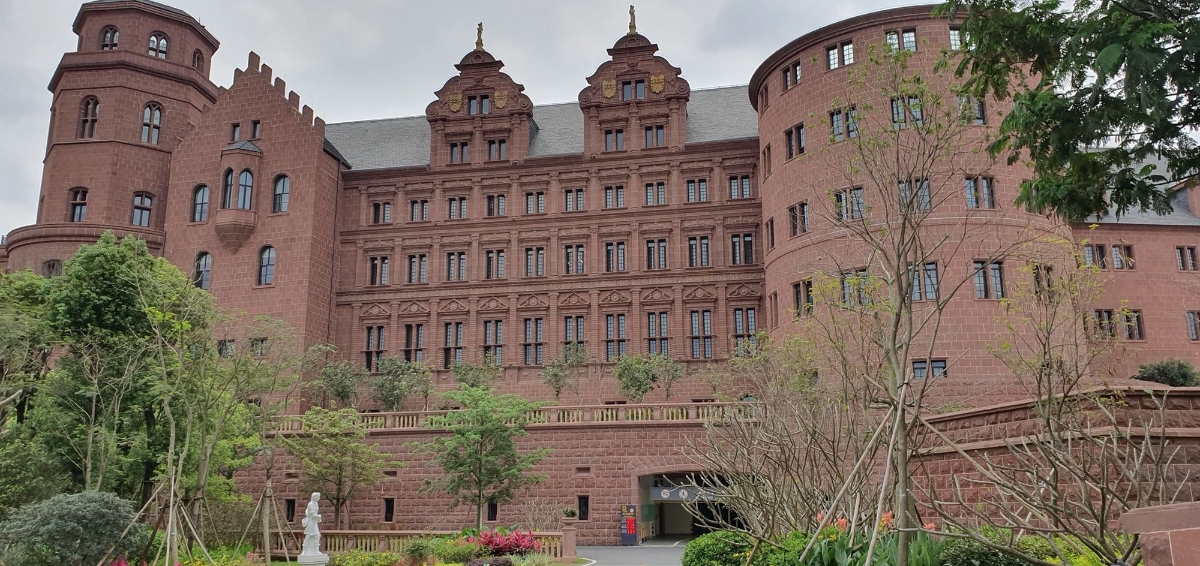 Cận cảnh khu trụ sở 2 tỷ USD mang phong cách châu Âu của Huawei - Ảnh 12.