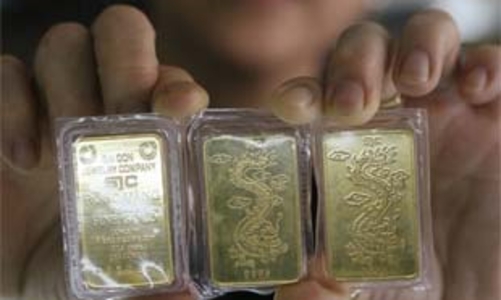 Vàng mất mốc 2 triệu đồng/chỉ, USD “chợ đen” giữ giá