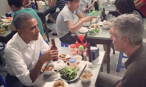 Ngày đầu bận rộn của ông Obama tại Việt Nam