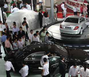 Sự kiện Vietnam Motor Show 2008 diễn ra trong tháng 8 không tạo nên được sự đột biến về thị trường của các hãng xe trong nước - Ảnh: Đức Thọ.
