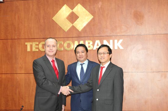 Techcombank cho biết ông Simon Morris và ông Nguyễn Đức Vinh sẽ tiếp tục phối hợp chặt chẽ với nhau.