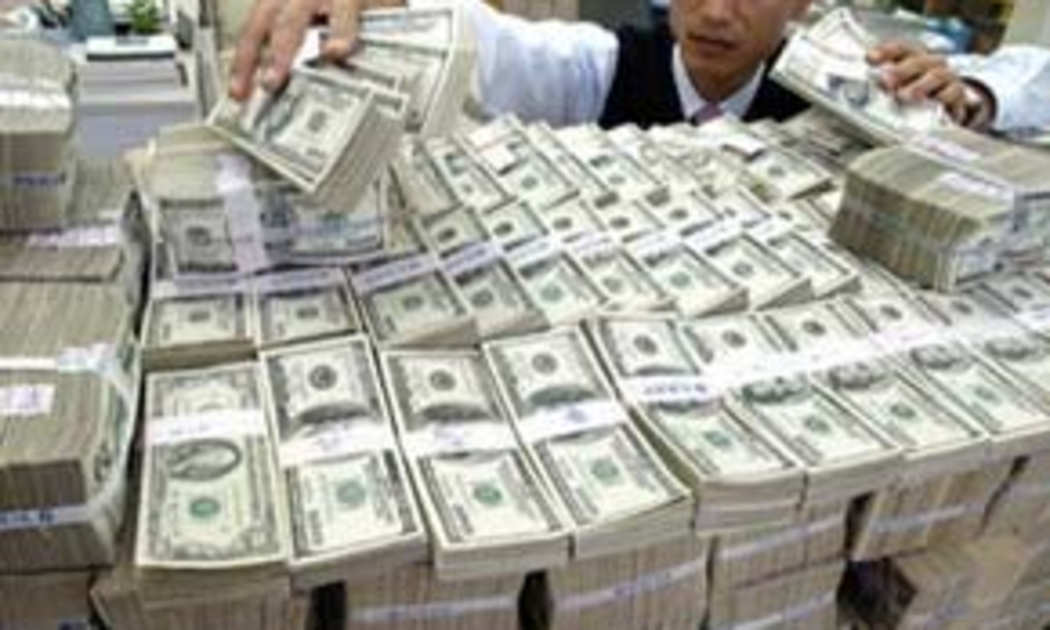 Cung ngoại tệ dồi dào tạo thuận lợi cho tăng dự trữ quốc gia và đầu từ ra nước ngoài.