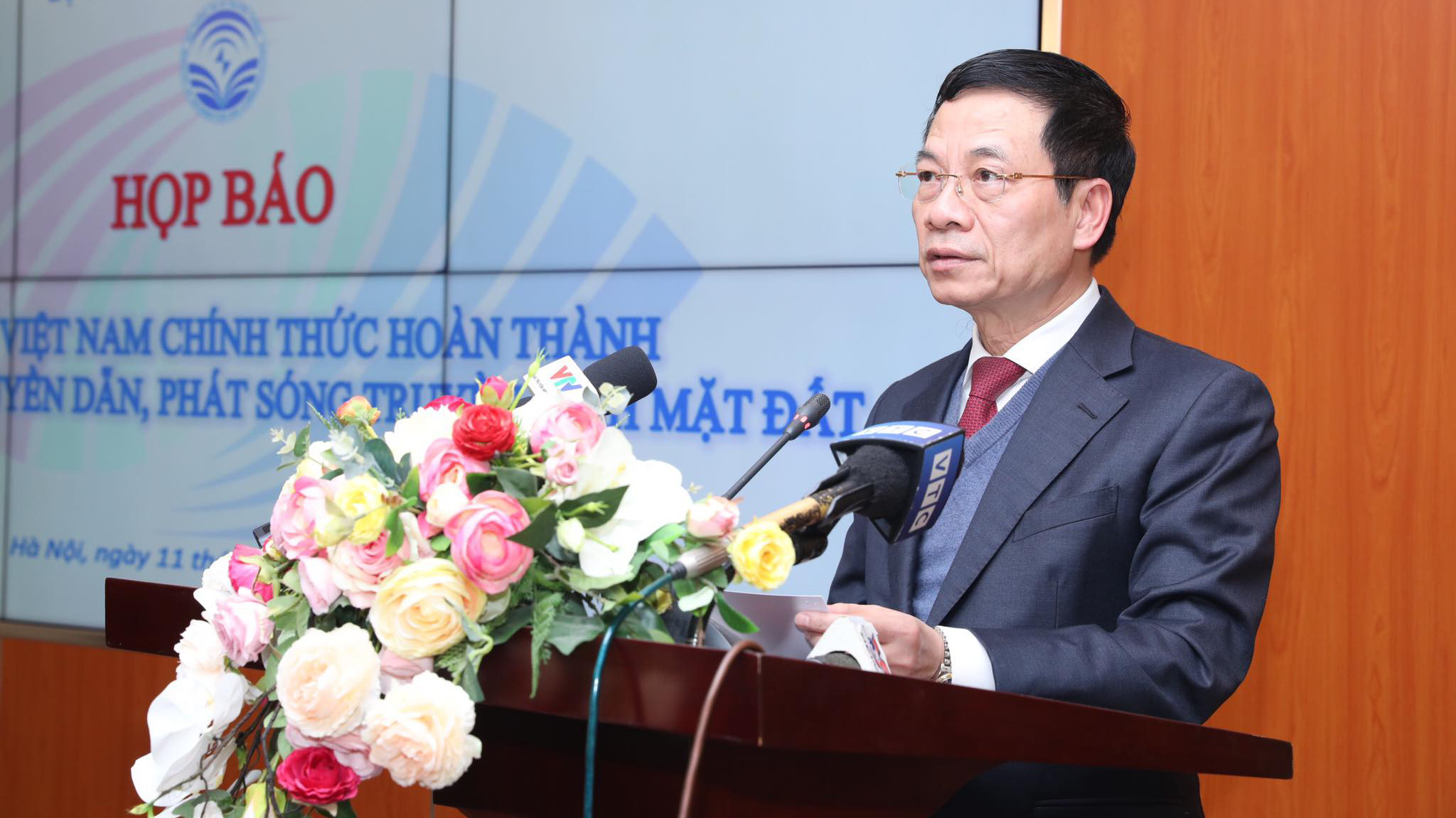 Bộ trưởng Bộ Thông tin và Truyền thông Nguyễn Mạnh Hùng công bố việc Việt Nam hoàn thành đề án truyền dẫn phát sóng truyền hình mặt đất, chiều 11/1.