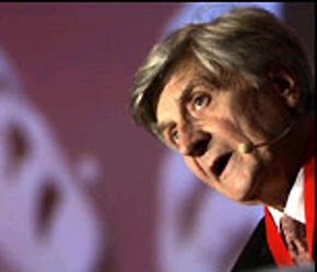 Chủ tịch ECB Jean-Claude Trichet đã đưa ra những dấu hiệu cho thấy có thể ECB sẽ tiếp tục tăng lãi suất đồng EUR trong năm nay.