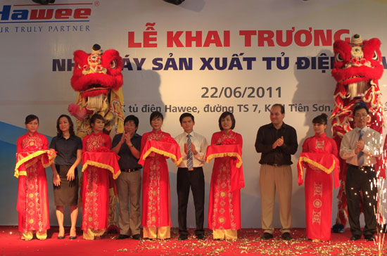 Lễ cắt băng khai trương nhà máy sản xuất tủ điện Hawee.