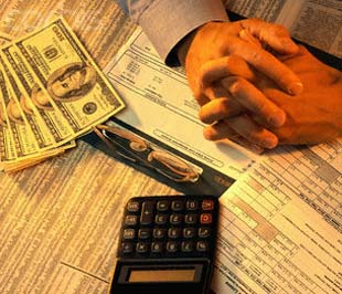 Tỷ giá VND/USD có thể sẽ tăng 4,9% so với cùng kỳ năm ngoái - Ảnh: CNBC.