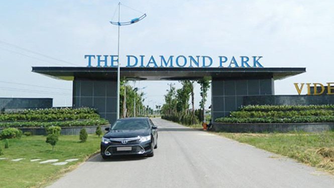 Theo quyết định của UBND thành phố Hà Nội, The Diamond Park là dự án nhà ở xã hội, song phần lớn diện tích được chủ đầu tư dành cho biệt thự và nhà liền kề. 