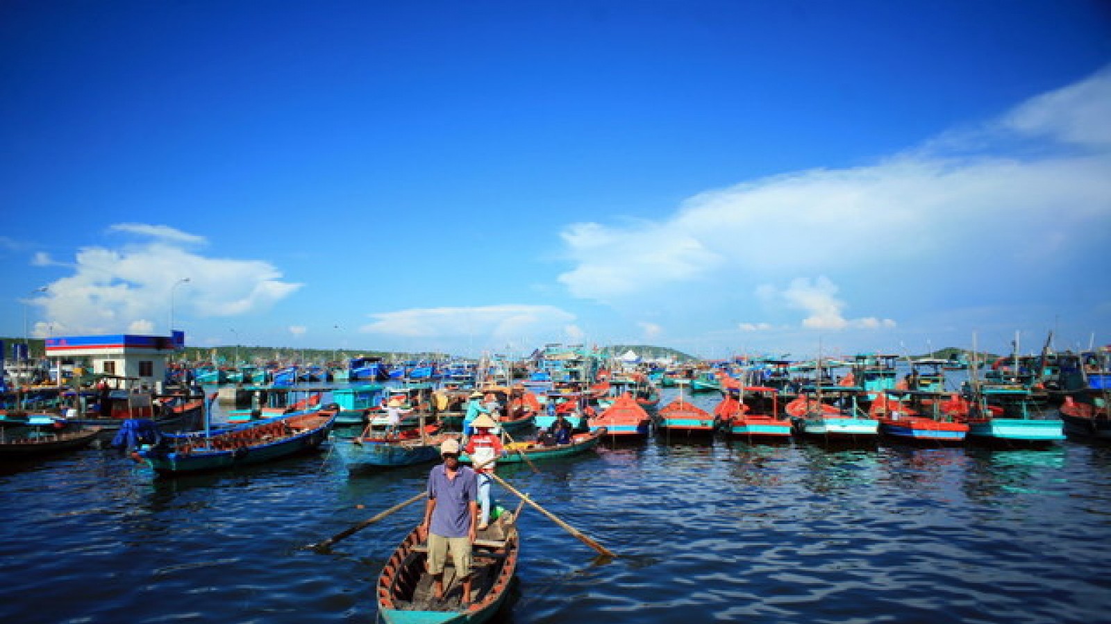 Sự phát triển du lịch mang lại cho Phú Quốc nhiều cơ hội nhưng cũng không ít thách thức.