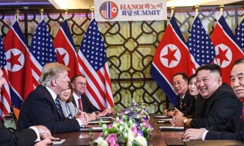 Ông Kim Jong Un nói “sẵn lòng” phi hạt nhân hóa