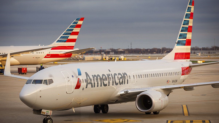 American Airlines mang đến sự thoải mái tối đa nhờ vào không gian rộng rãi, ghế ngồi có thể ngả thành giường phục vụ kèm với bộ chăn gối cùng đồ vệ sinh cá nhân đến từ thương hiệu Casper nổi tiếng.