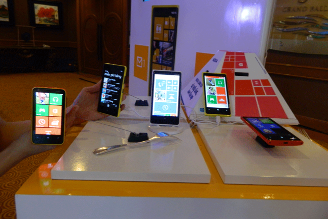 Loạt "siêu phẩm" Lumia 920, 820 và 620 với hệ điều hành Windows Phone 8 của Nokia.<div><br></div>