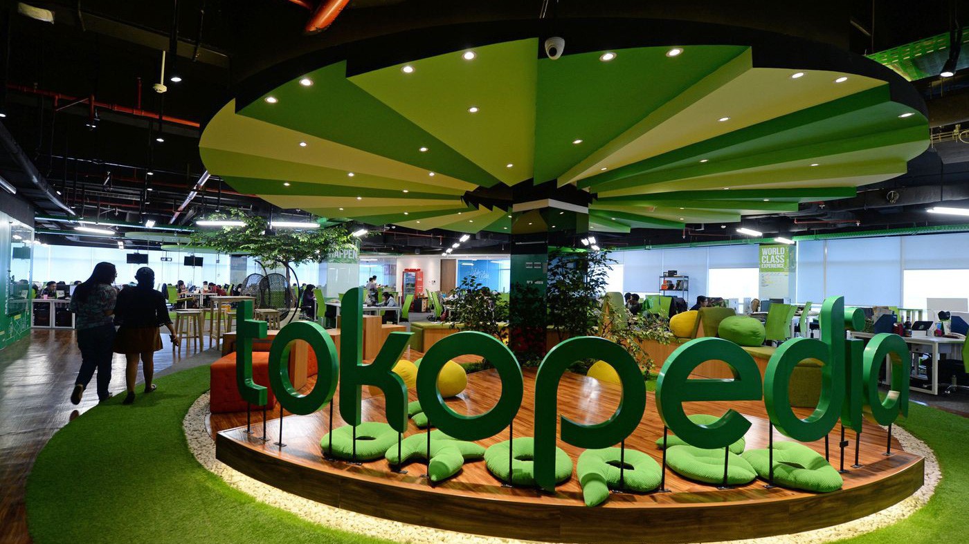 Tokopedia đang là một trong những đối thủ lớn nhất của Alibaba của Trung Quốc với Lazada, Sea Ltd của Singapore với Shopee hay startup nội Bukalapak tại Indonesia. 