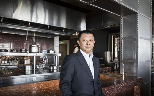 Zhang Yong, nhà đồng sáng lập, chủ tịch của Haidilao, một trong những chuỗi nhà hàng lẩu thành công nhất tại Trung Quốc - Ảnh: Bloomberg.