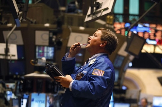 So với tuần trước, chỉ số Dow Jones giảm 4,02%, chỉ số S&P 500 hạ 4,23% và chỉ số Nasdaq mất 5,02% - Ảnh: Reuters.