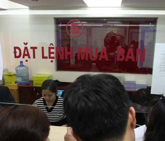 Nới biên độ sẽ tăng thêm tính thanh khoản cho thị trường.