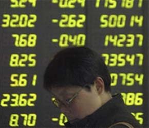 Nỗi thấp thỏm của một nhà đầu tư Trung Quốc - Ảnh: Reuters.