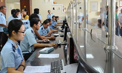 Covid-19 và dầu thô khiến thu ngân sách ngành hải quan giảm mạnh