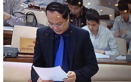 Thứ trưởng Bộ Kế hoạch và Đầu tư Đào Quang Thu trình bày báo cáo tại phiên họp Ủy ban Thường vụ Quốc hội.<br>