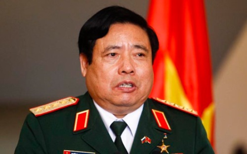 Bộ trưởng Bộ Quốc phòng Phùng Quang Thanh chia sẻ nhiều thông tin với các 
vị đại biểu cùng tổ về tình hình an ninh quốc phòng của đất nước.<br>