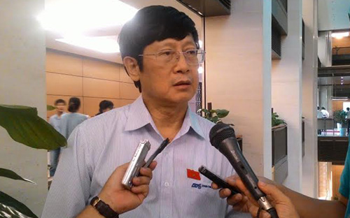 Phó chủ nhiệm Ủy ban Về các vấn đề xã hội Đỗ Mạnh Hùng nói ông thấy khá thoải mái khi nhận khoán xe công.<br>