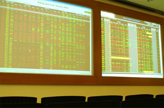 Sự đột biến trong đợt khớp lệnh đóng cửa ở những điển hình trên góp phần tạo một quy mô khối lượng khá lớn cuối ngày - Ảnh: Quang Liên.