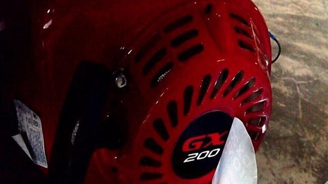 Máy bơm nước có thương hiệu "lạ" nhưng được bọc dán bên ngoài bởi thương hiệu Honda của Nhật Bản.