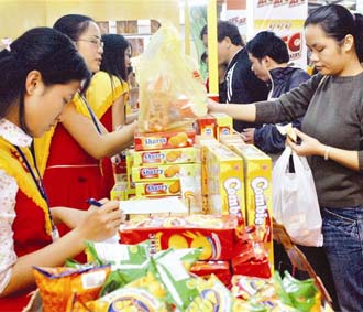Vẫn nhóm hàng ăn và dịch vụ ăn uống là “tội đồ” khiến chỉ số giá tiêu dùng tăng cao, khi tăng tới 3,29%.