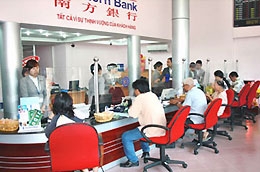 Đại hội đồng cổ đông Southern Bank ngày 21/4/2010 cũng đã thông qua việc bán tiếp 5% cổ phần cho United Overseas Bank Ltd., để cổ đông chiến lược này nâng sở hữu từ 15% lên 20%.