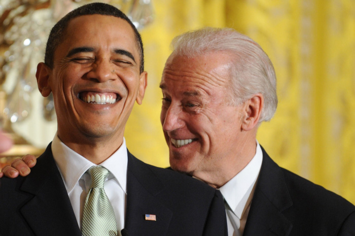 Một khoảnh khắc vui vẻ của ông Obama và ông Biden tại buổi tiệc chiêu đãi Ngày Thánh Patrick hàng năm ở Phòng Đông của Nhà Trắng vào ngày 17/3/2010 - Ảnh: UPI.