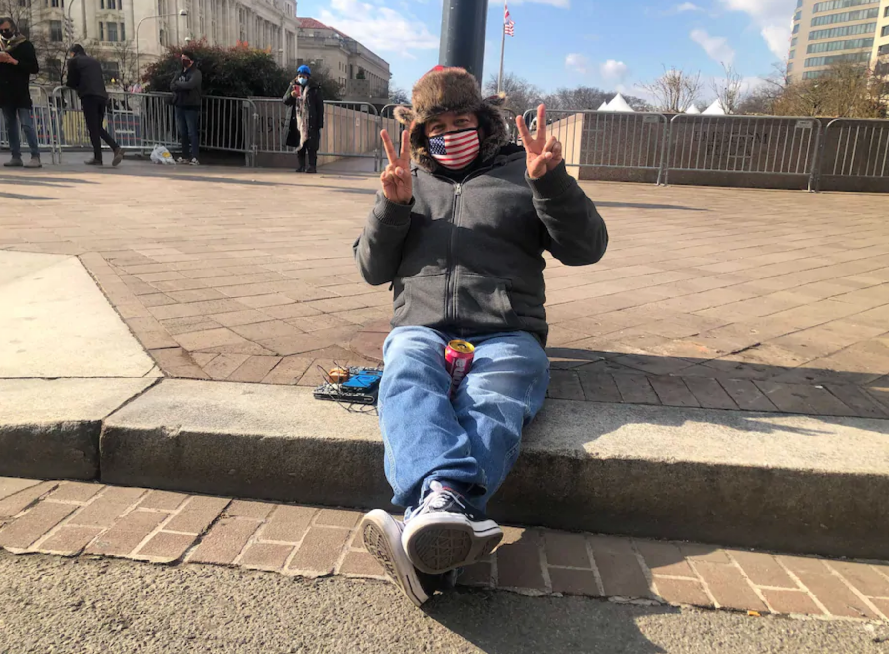 Abel Perea, 47 tuổi, bay từ Kansas đến Washington để theo dõi lễ nhậm chức nhưng cũng chỉ được nhìn từ xa - Ảnh: Washington Post