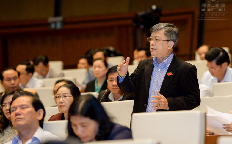 Đại biểu Trương Trọng Nghĩa phản biện về việc nâng độ tuổi trẻ em.