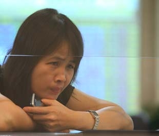 Với tín hiệu bán ra mạnh và diễn biến đi xuống của giá nhóm cổ phiếu dẫn đầu, VN-Index giảm khá mạnh.